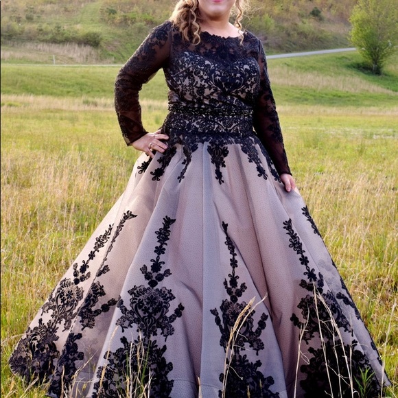 Prom dress - Picture 3 of 6